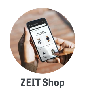 Händehaltung eines Smartphones, das eine Online-Shopping-Seite mit Möbeln und Accessoires zeigt.